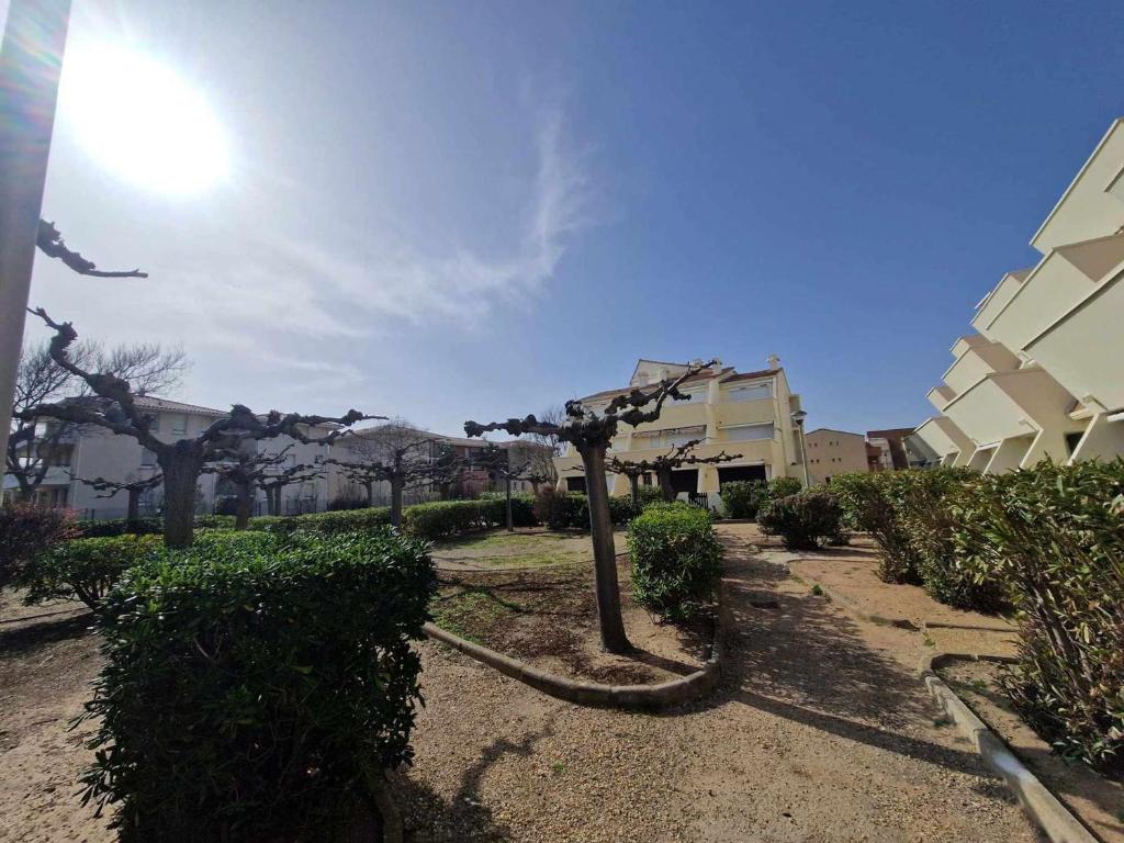 Appartement cosy 2 pièces, 4 pers., à 2 pas de la plage, parking privé, terrasse avec salon de jardin - FR-1-326-815 - 2