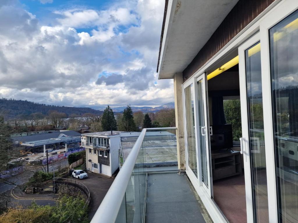 Penthouse Duplex Flat - Central Bowness photo 4
