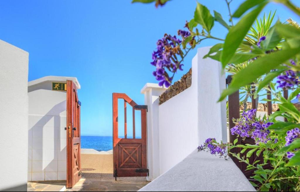 Hogar Palmera with Pool & Beach - 3