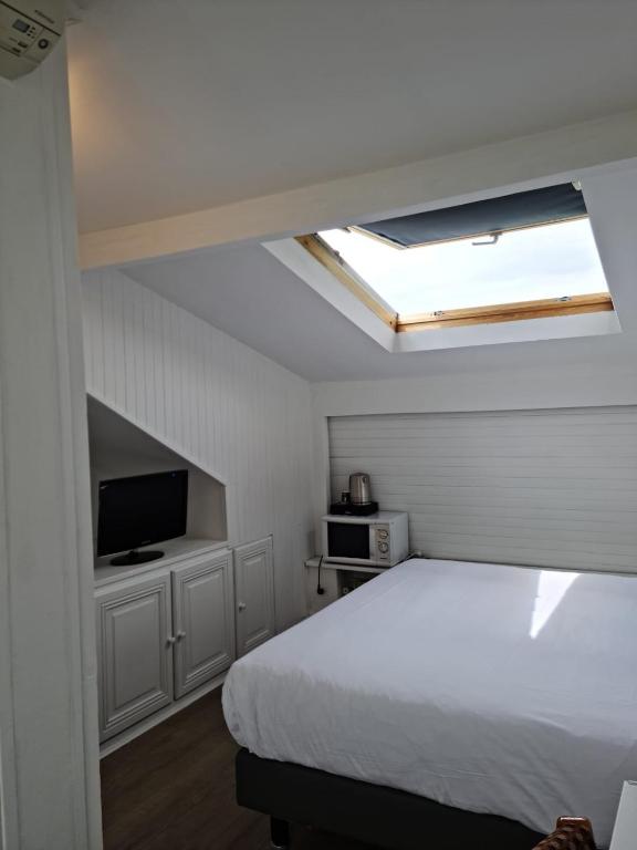 HOTEL PARIS PANAM-PERE LACHAISE-PLACE GAMBETTA-HOPITAL TENON-REPUBLIQUe - 3
