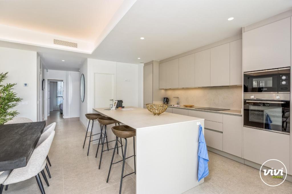 ViVi Homes - Fari Pool, Sauna, Gym & Sea View - 5