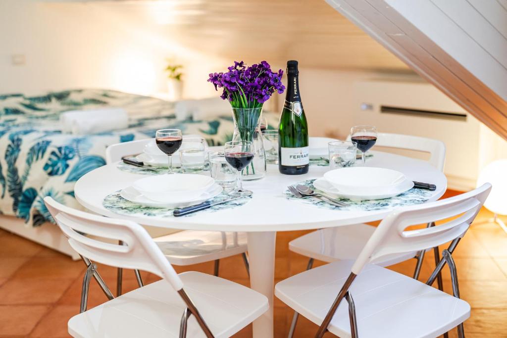 tHE White Jungle - San Babila Attic - 2