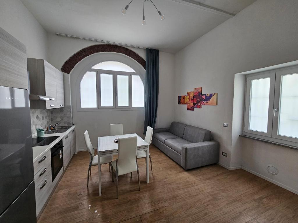 Navigli Stylish Apartment Underground Nearby for 4 Guests - 2