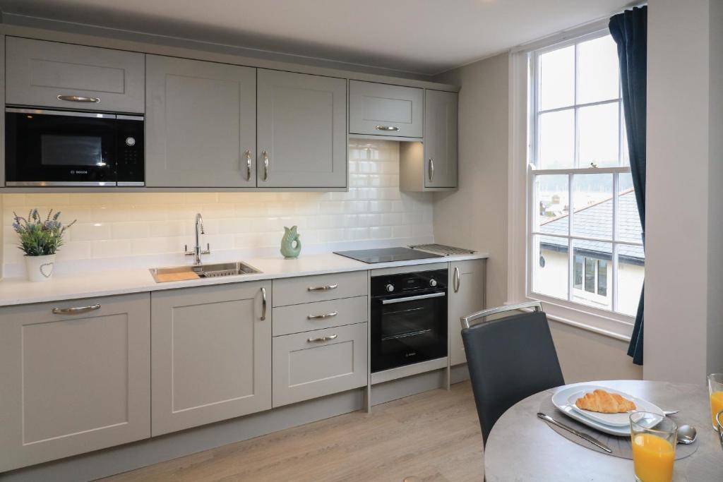 Queens View Apartment, Dartmouth photo 8