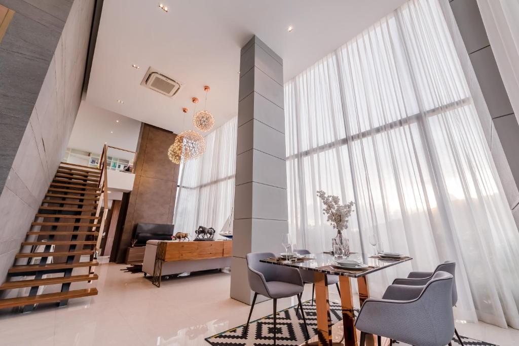 Duplex Pool Access 2brs Patong, Pláž Patong