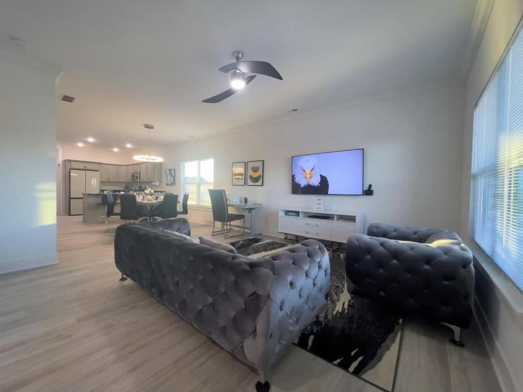 Majesty - Work Friendly & Near Downtown, Jeffersonville