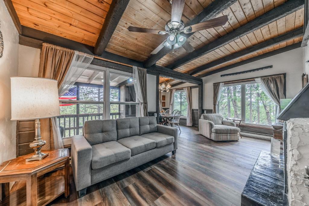 Rustling Pines, Ruidoso