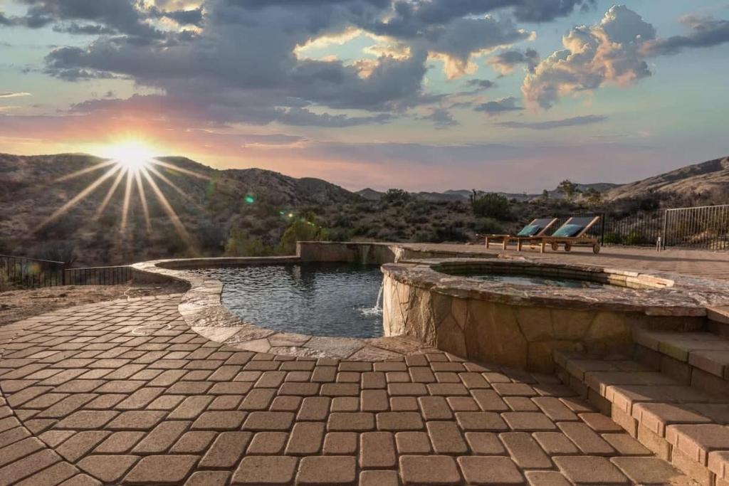 Morongo Star Ranch - Rolling Country Hills w Pool, Morongo Valley