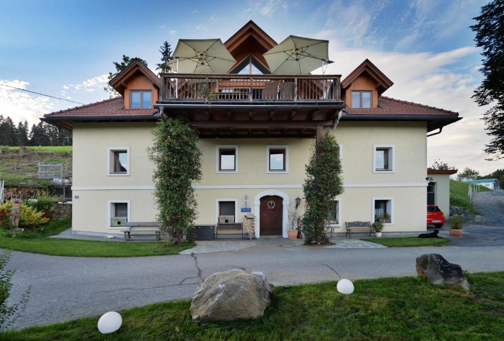 Little Farm Apartments - 1