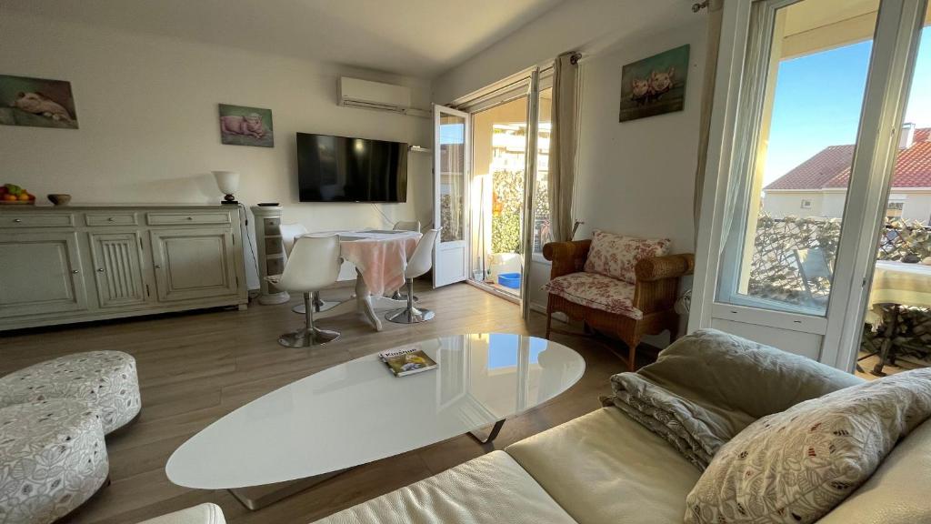 Comfortable and modern two bedroom - 3