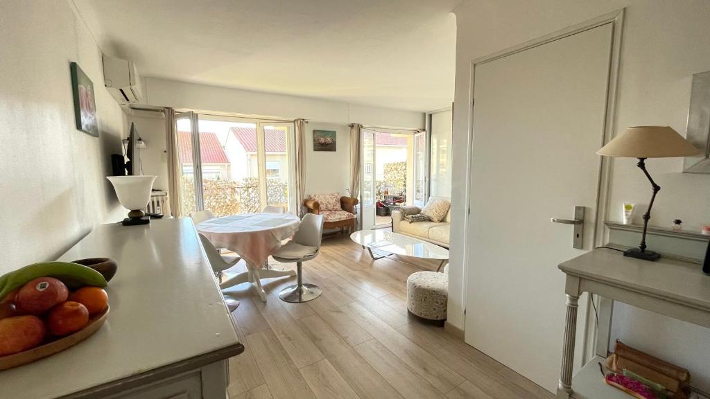 Comfortable and modern two bedroom - 5