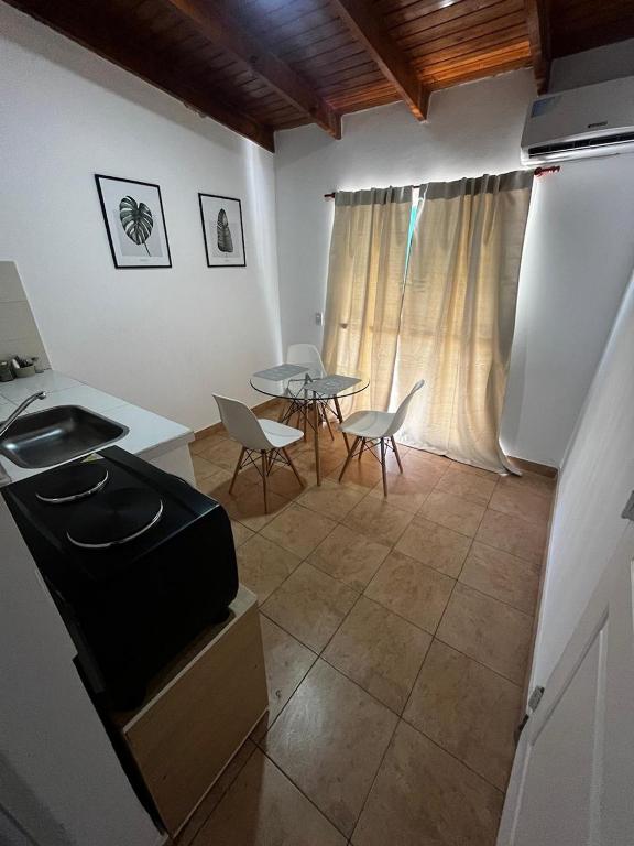 hospedaje LH primero E a 15 minutos del aeropuerto ezeiza - 3