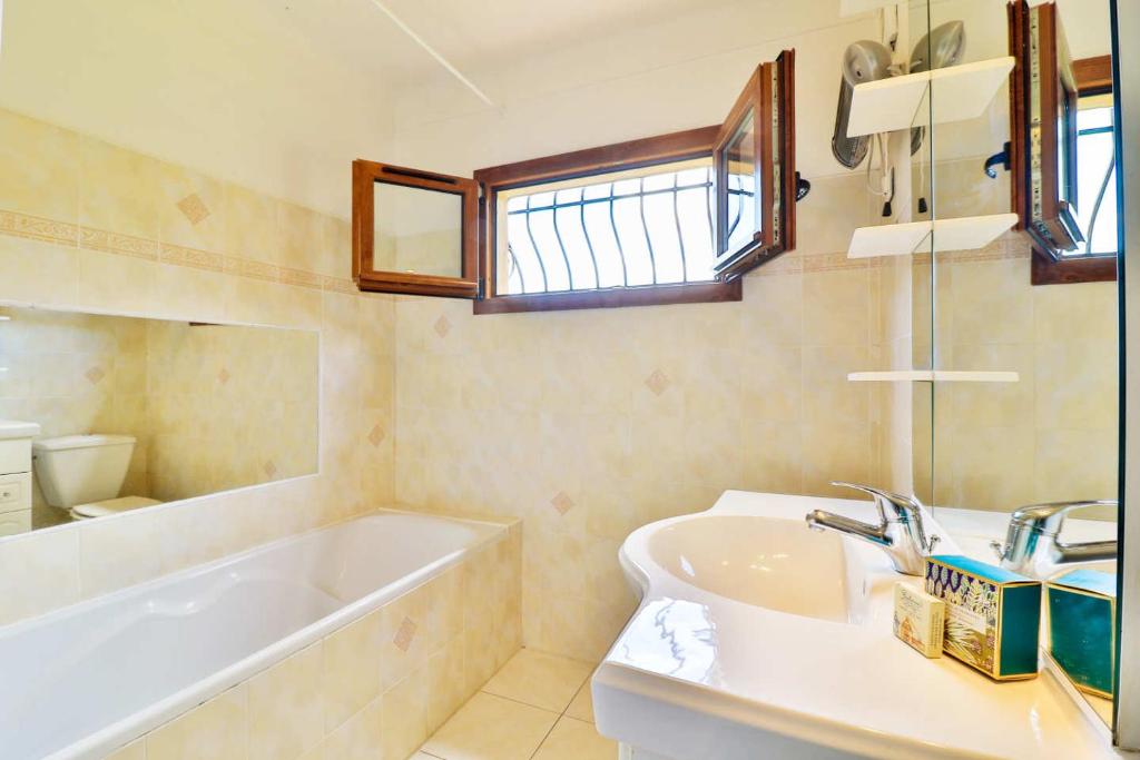 Locations-06 La maison de Noéie rdj pour 6 personnes entre mer et montagne - 4