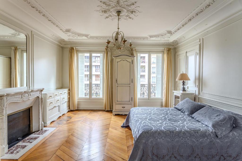 SACRE COEUR Grand Duplex 130 m2 - 4 chambres + double living - 5