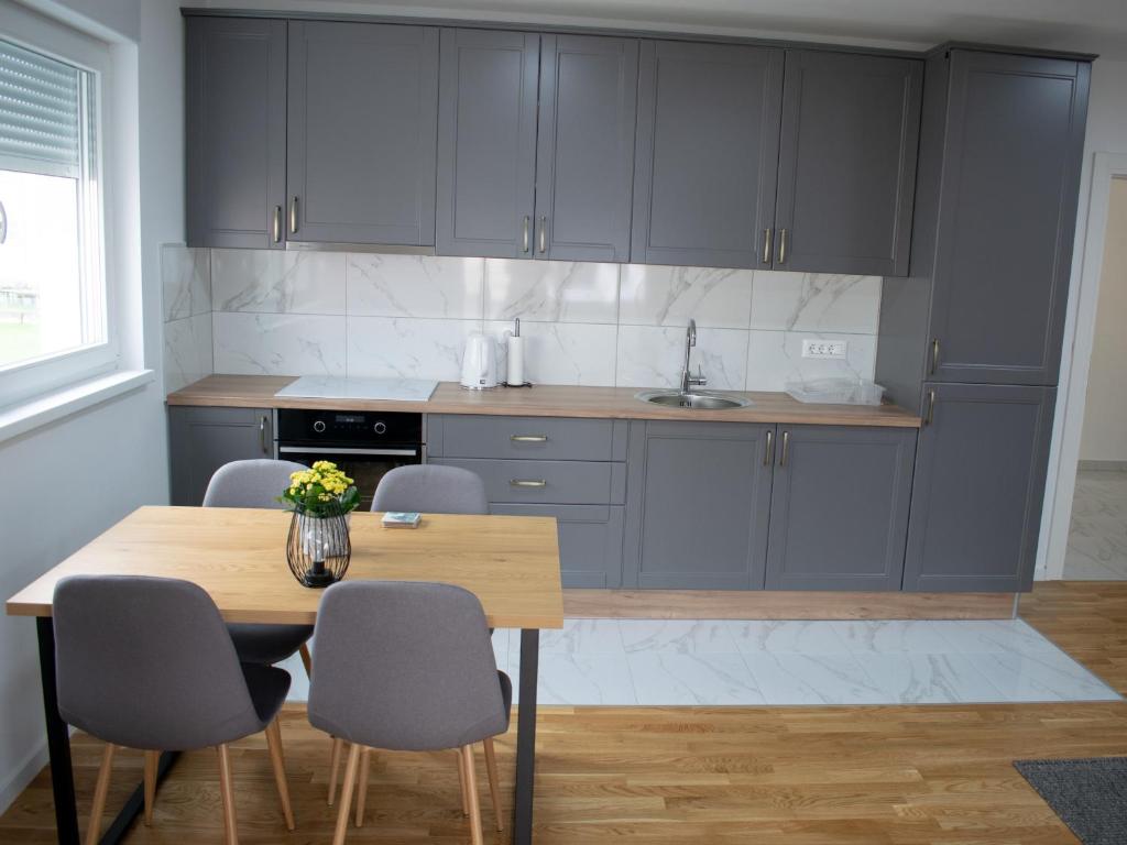 Apartman M & K - 70 m2-Petra Barbarića 14a, Ljubuški