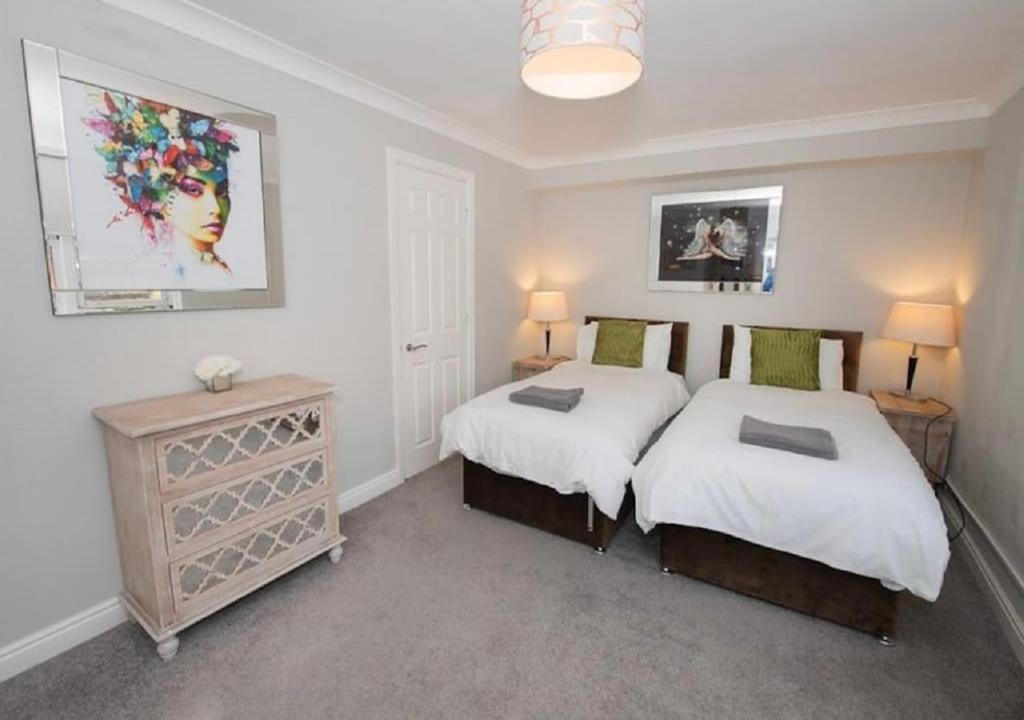 Pelican-Stylish 2-Bed Apartment Close To Beach & Town, Scarborough