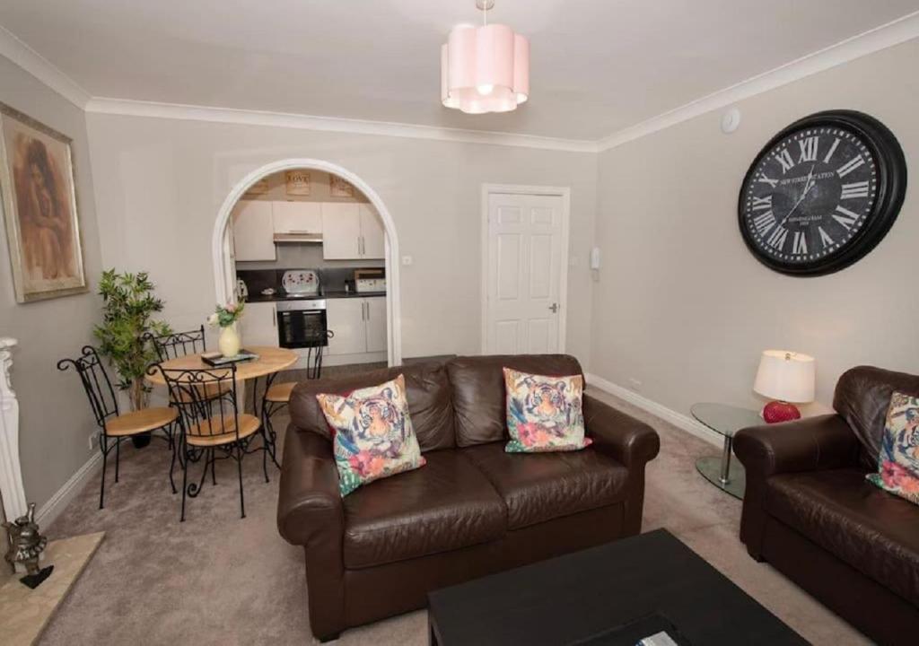 Seabirds - Cosy Ground Floor Apartment with Parking Space, Scarborough