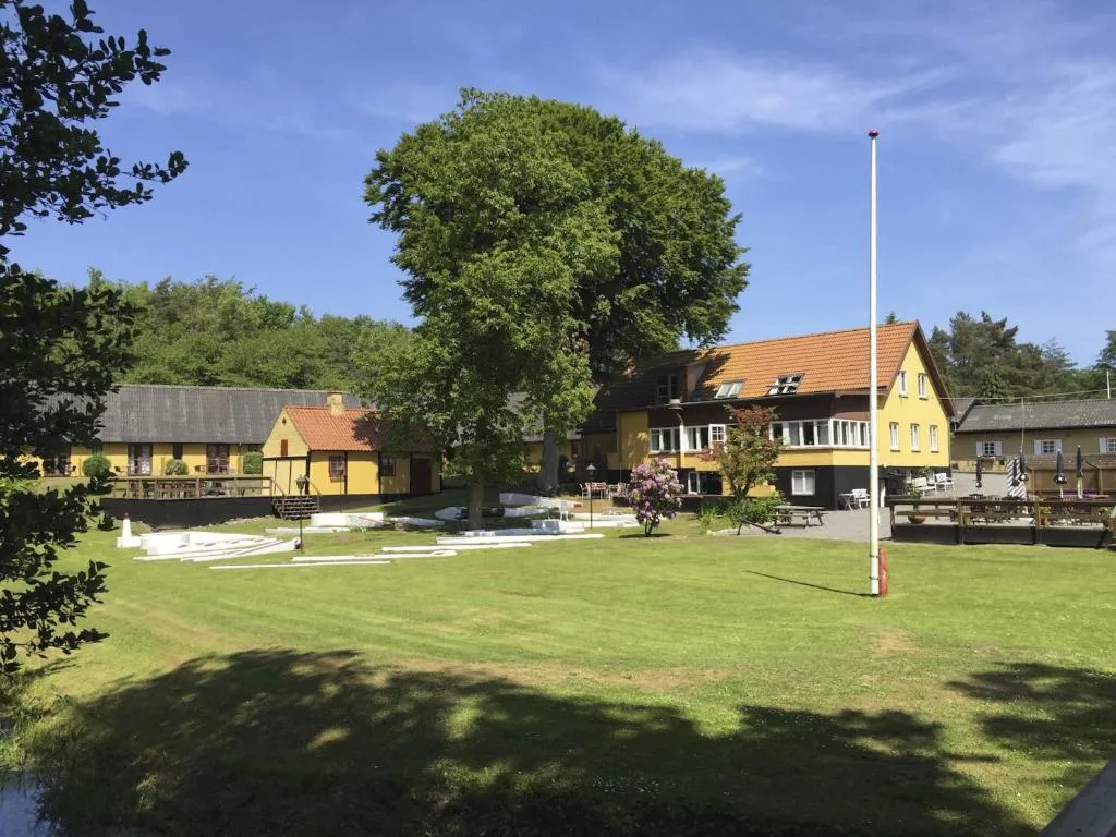 Hotel Skovly, hotel in Rønne