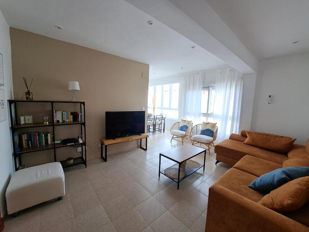 Ático primera línea de playa con vistas al Mar-Climatizado-Wifi-Parking-Solo familias - 3