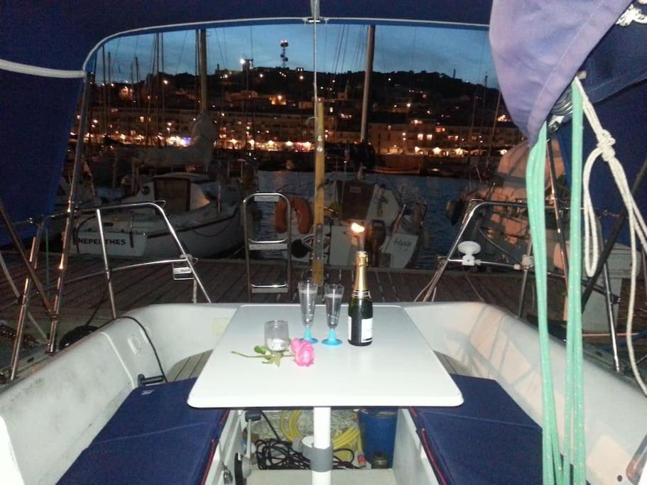 Nuitée à bord de Danilou un voilier de 9.50m - 1