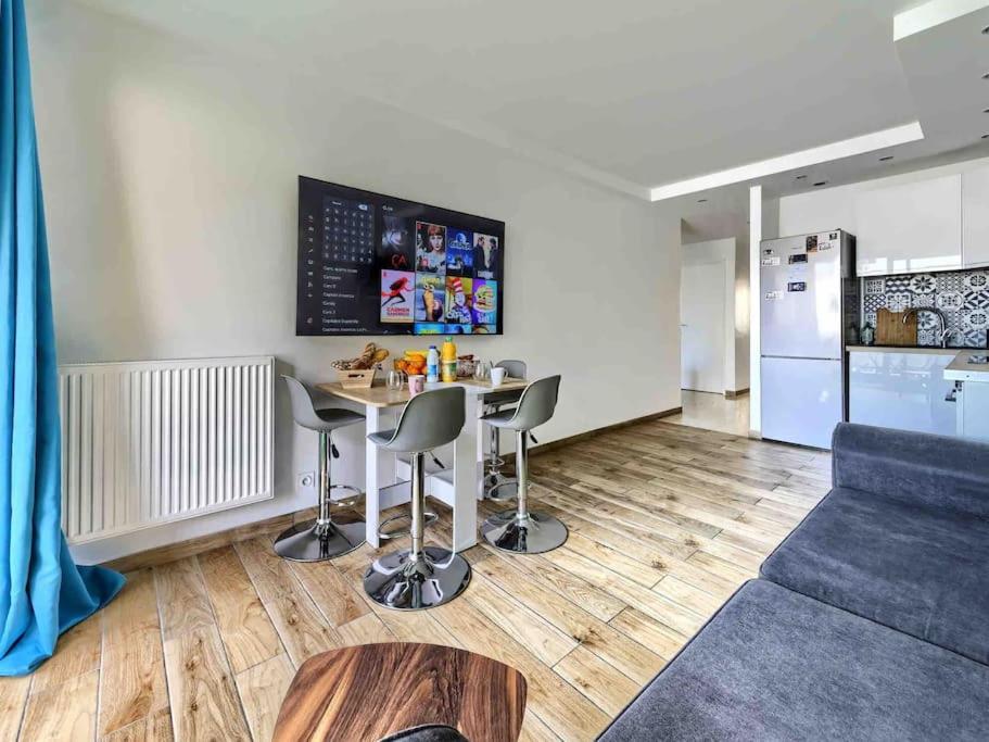 1 min to beach bedroom flat with 2 AC and parking in summer - 1