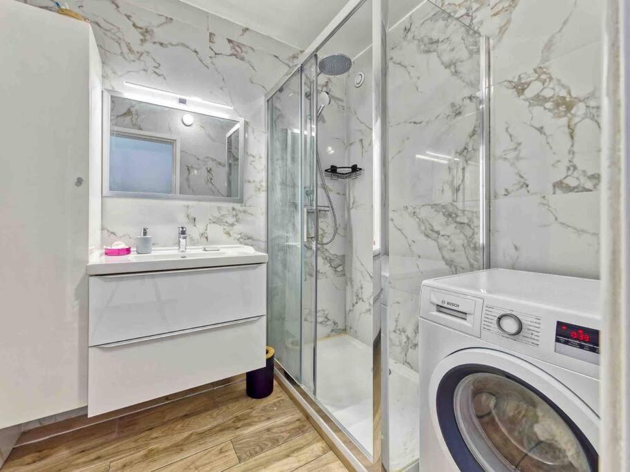 1 min to beach bedroom flat with 2 AC and parking in summer - 2