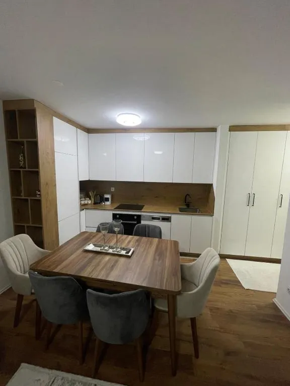 Luxury Apartment, hotel in Gjilan