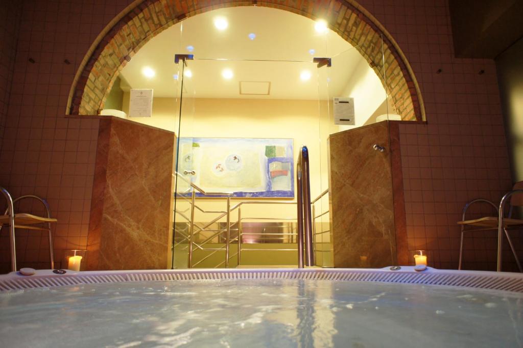 Hot spring bath