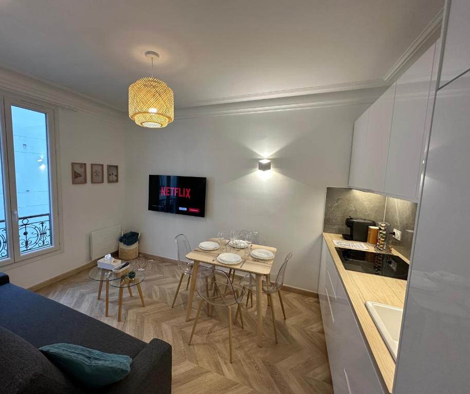 PARIS-ALESIA Super appartement 2 pièces de 39m2 - très cosy pour 1 - 5 personnes totalement refait à NEUF -ENTIRE APARTMENT LUXURIOUS AND WARM -PARIS ALESIA 14ème - Proche Aéroport Paris-Orly - Parc des Expositions Porte de Versailles FREE WIFI GRATUIT - 4