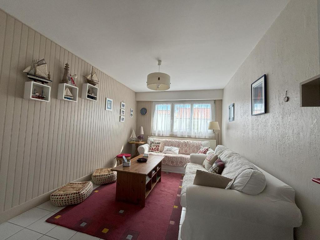 Maison 2 Chambres avec Jardin, Quartier La Chaume, Proche Plage et Commerces - FR-1-197-591 - 4