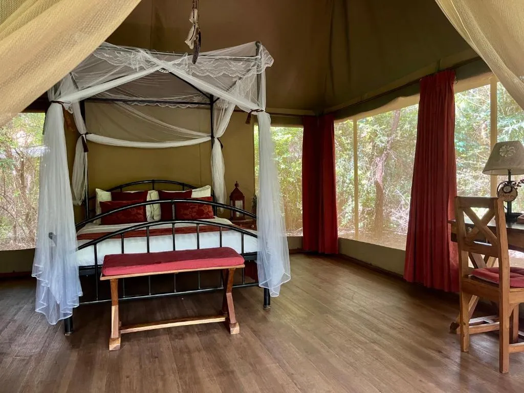 Ikweta Safari Camp, hotel in Maua