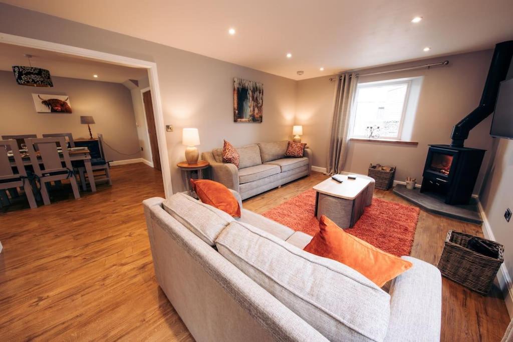 Meadow View near Settle. Short walk to food pub, Settle