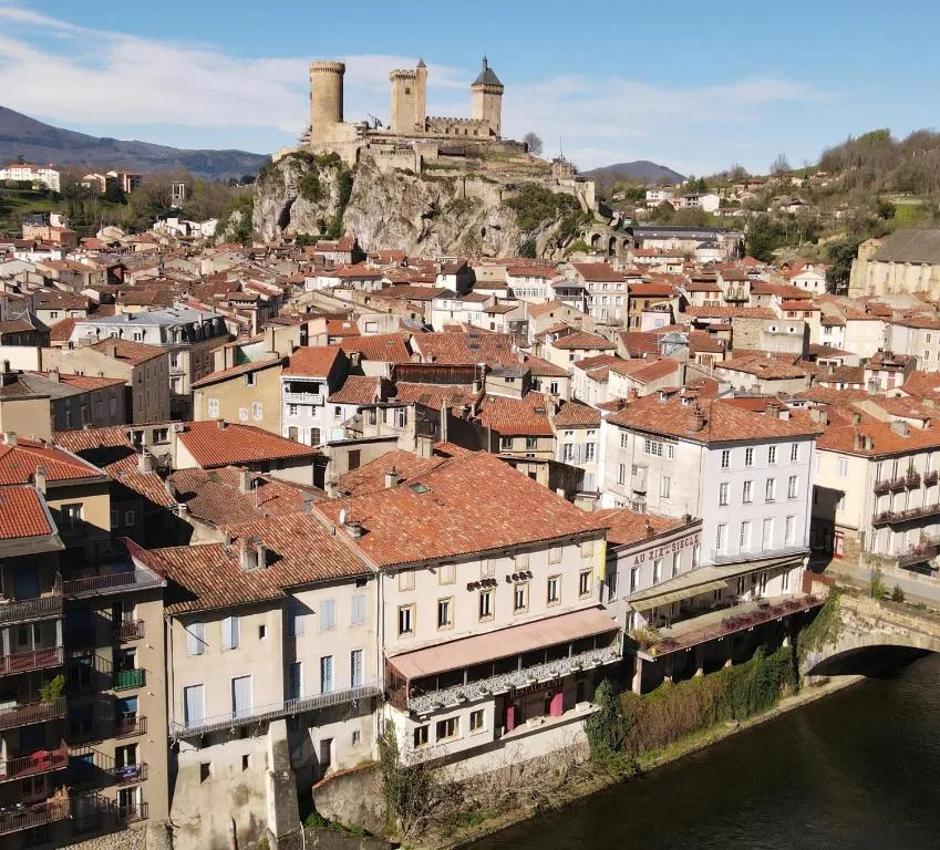 Hôtel Le Lons, hotel in Foix