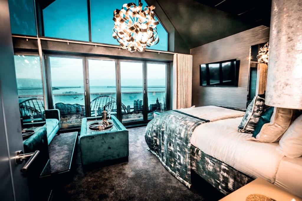 Highlights Views, Overlooking Mouth of the Tyne, Tynemouth