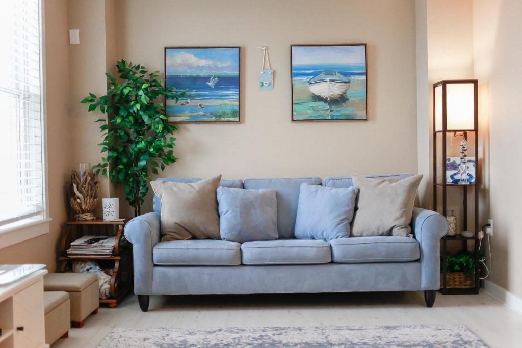 Sojourn Relaxing Condo near the Beach with Pool, Virginia Beach