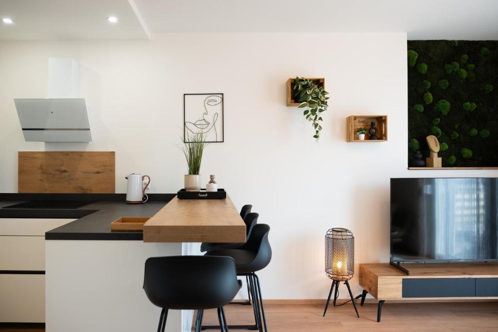 MH Living - 22 - Scandinavian Living Dream in Center - 2