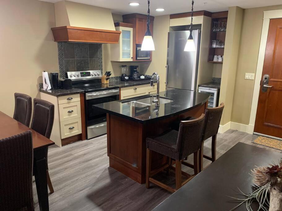 Gracie's Place, Canmore