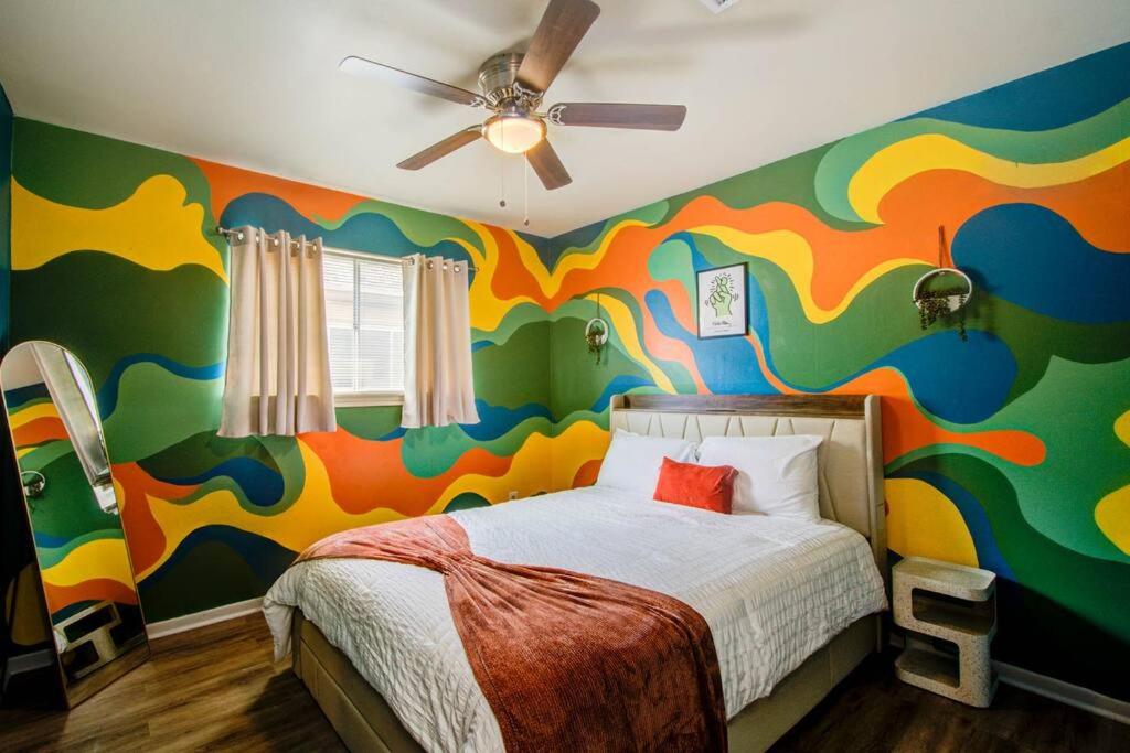 Vibrant Hub: Central Location - Golf Stadiums, Houston