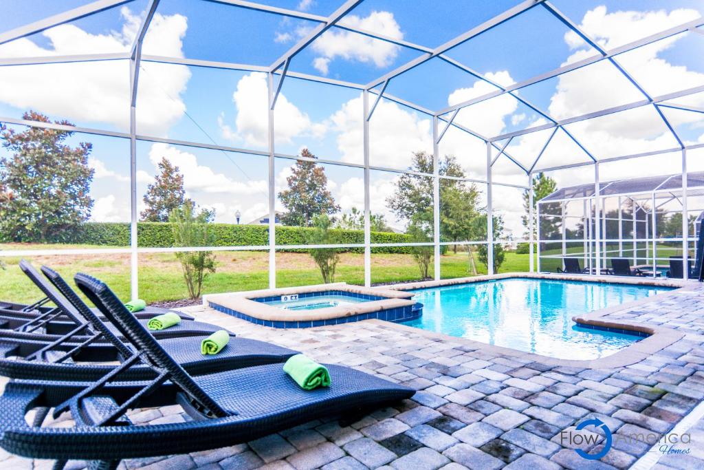 Huge Home Private Pool Sleeps 16 CHG101, Davenport
