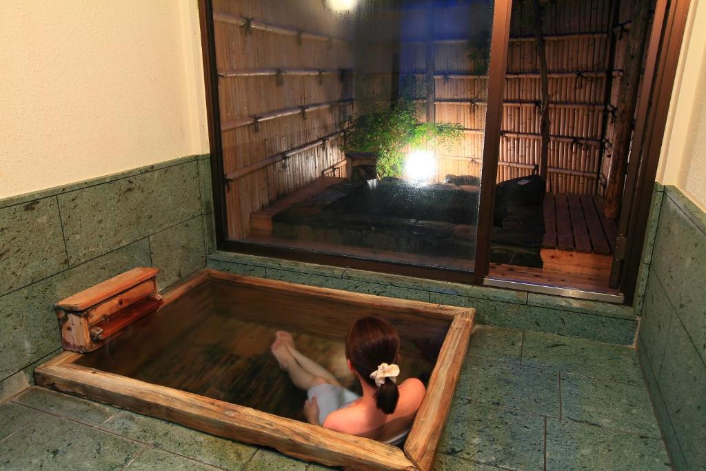 Hot spring bath