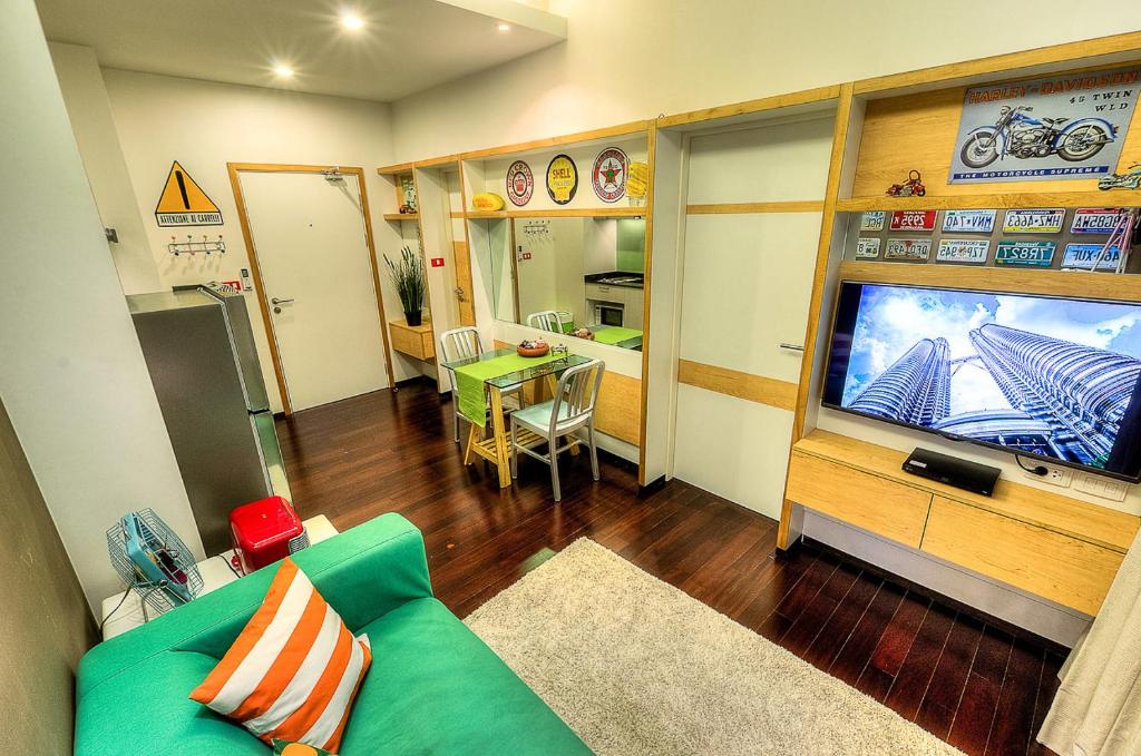 Shared lounge/TV area