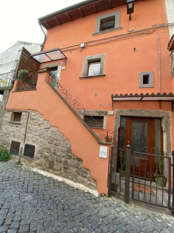 DOMUS TUSCIA APARTMENTS Via Piana 1 - 5