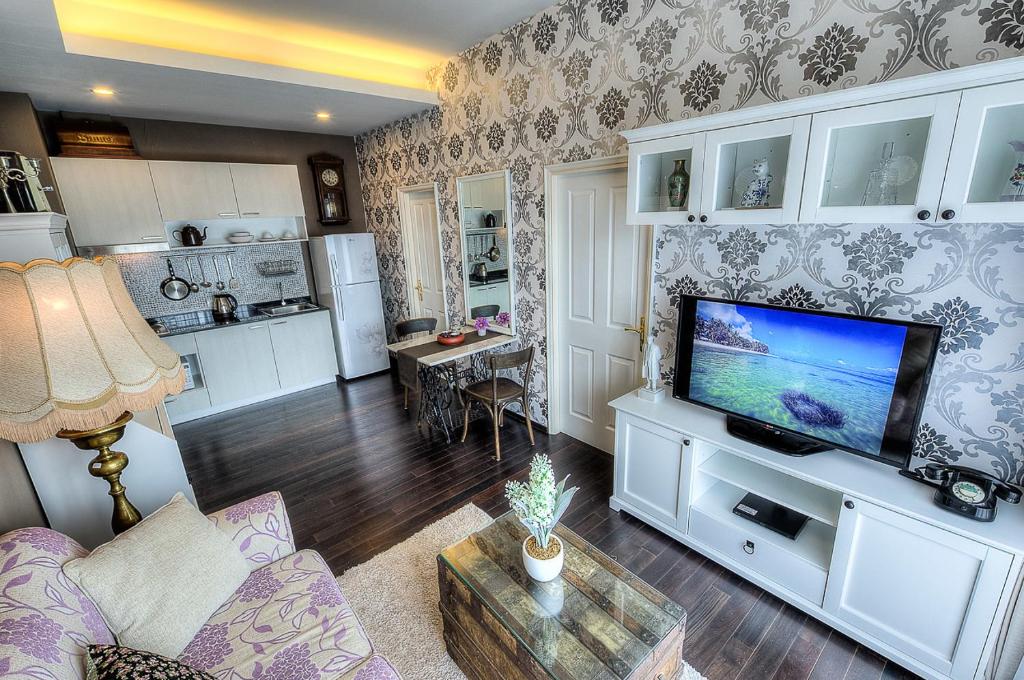 Shared lounge/TV area