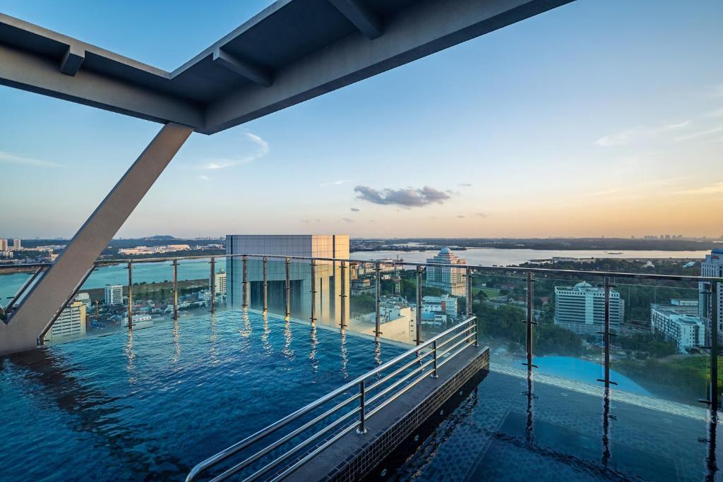 Swimming pool, Holiday Inn Johor Bahru City Centre By IHG in Johor Bahru