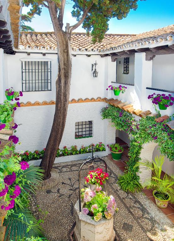 Globales Pueblo Andaluz — Hotel building in Marbella, Andalusia