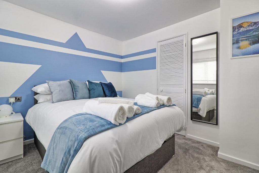 The Only Way is Basildon, close to town, Trade and corporate guests also welcome, Basildon