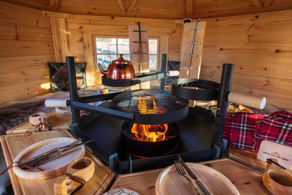 Cosy Shepherds Hut with Hot Tub, Invergordon photo 7