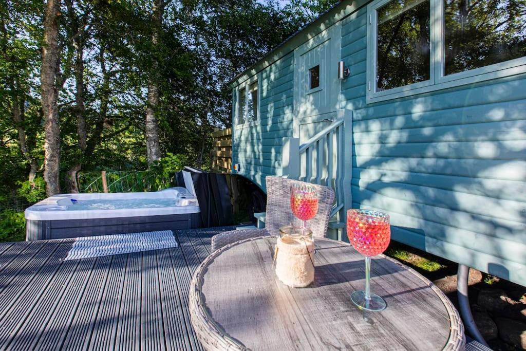 Cosy Shepherds Hut with Hot Tub, Invergordon photo 4