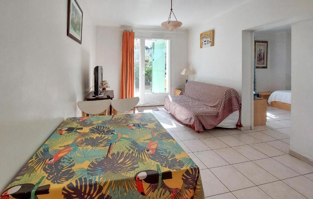 Stunning Apartment In Sanary-Sur-Mer With Wifi - 3