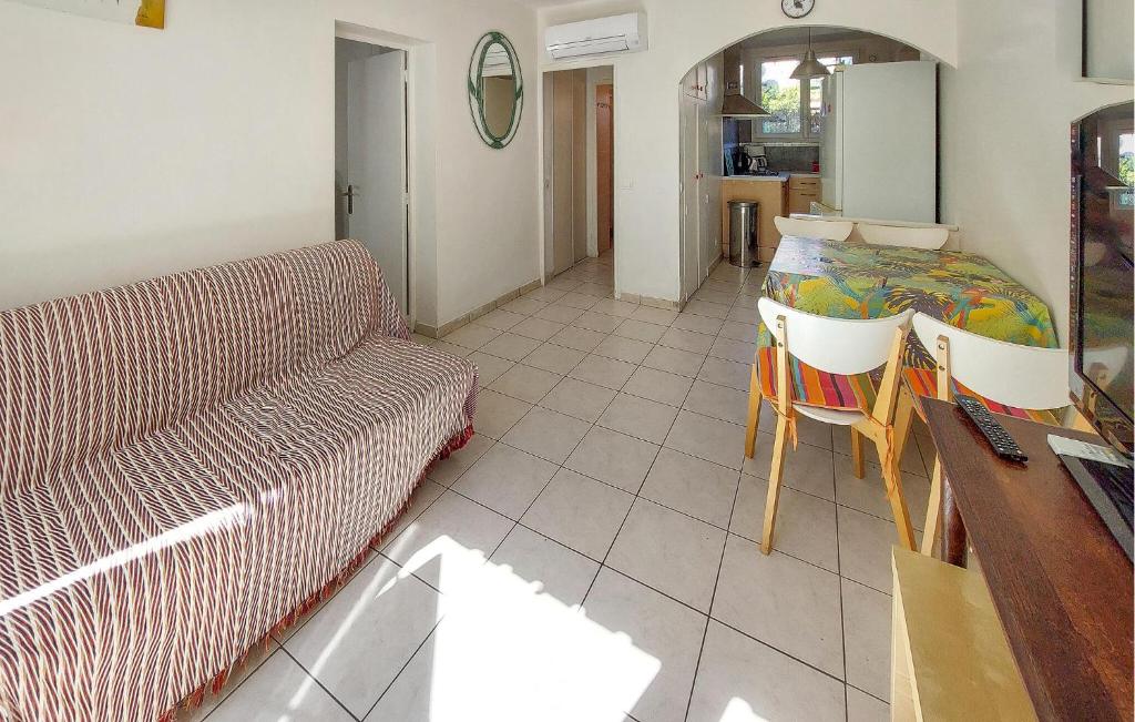 Stunning Apartment In Sanary-Sur-Mer With Wifi - 4